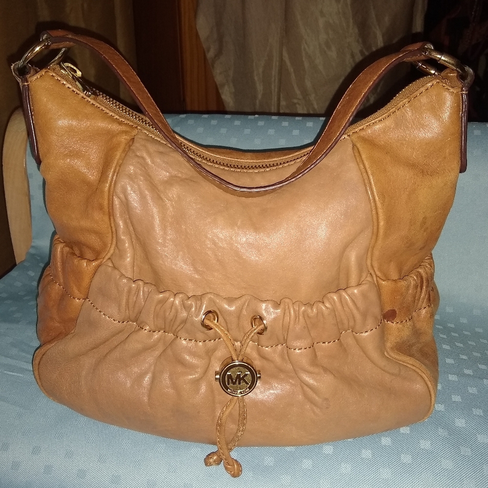 Michael Kors leather shoulder bag.